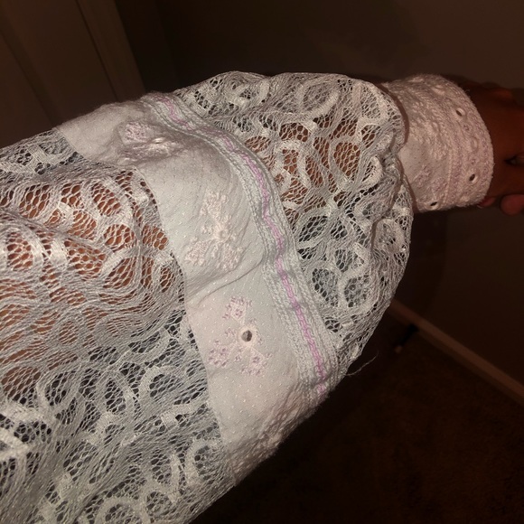free people light blue top with crochet sleeves - Picture 5 of 5